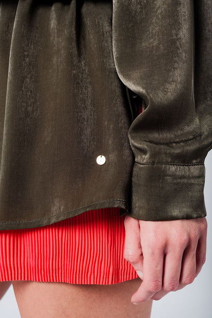 Blusa suave kaki con volante