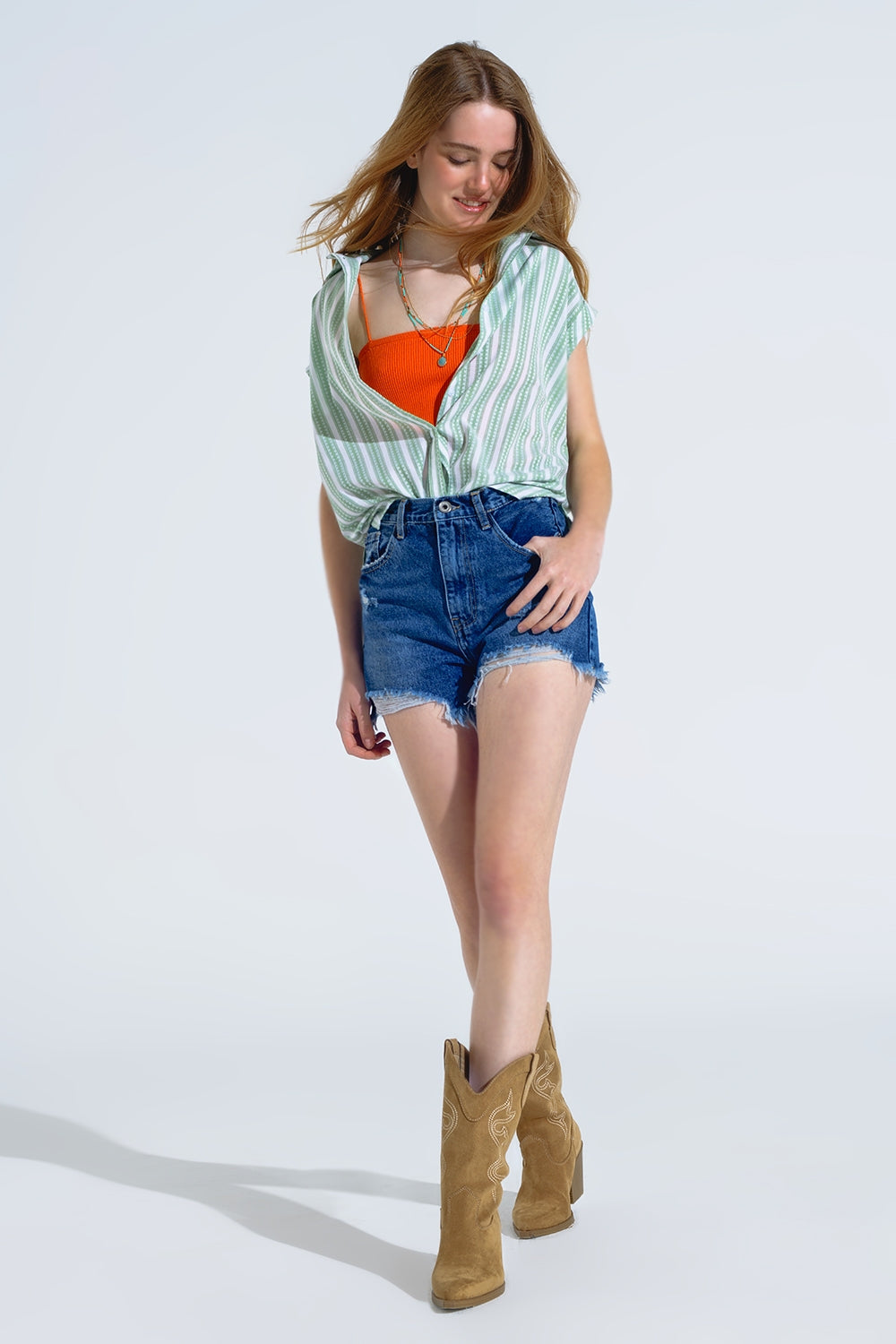 Blusa verde de rayas verticales y manga corta