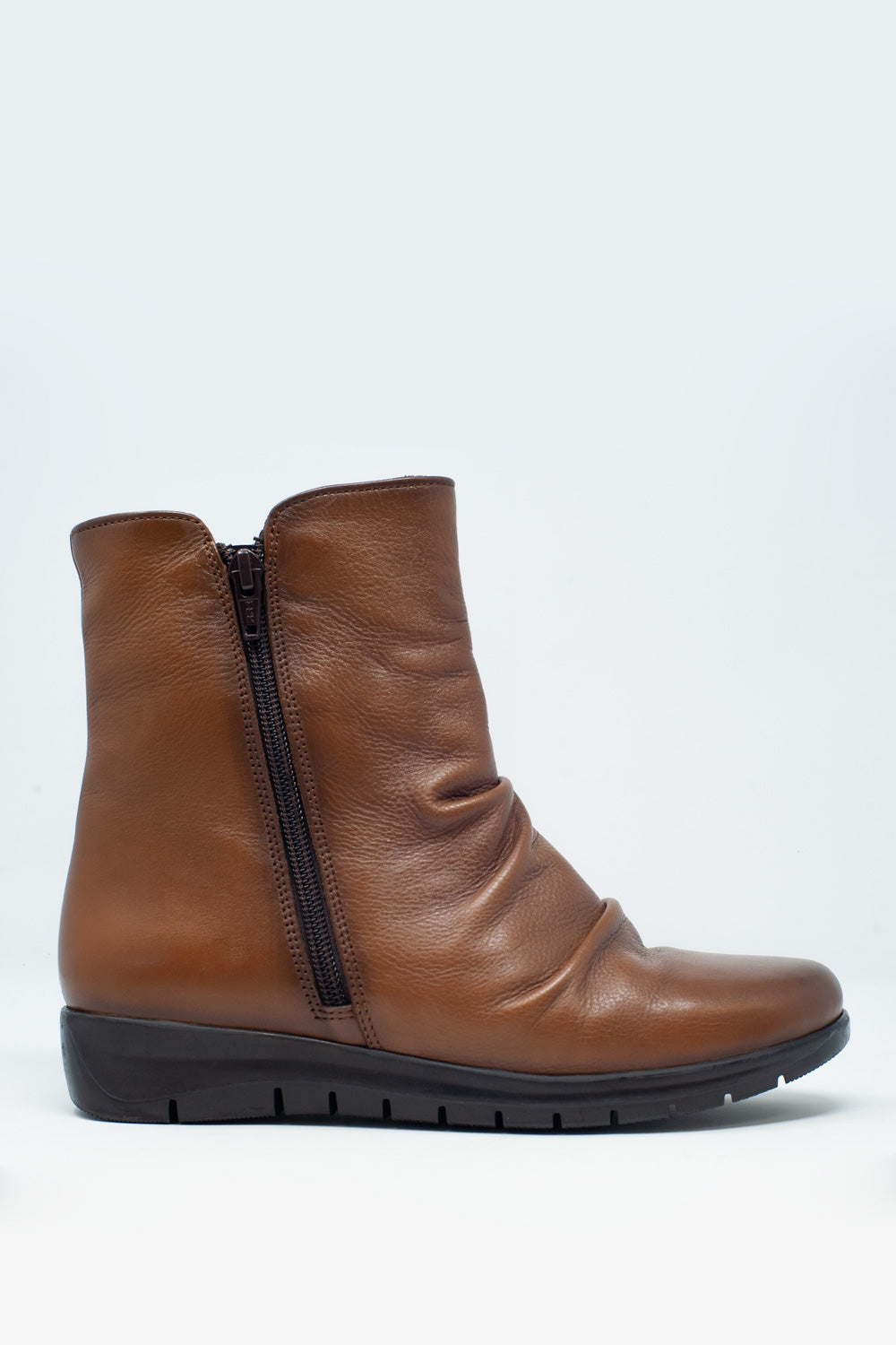 Botines planos de cuero en marron