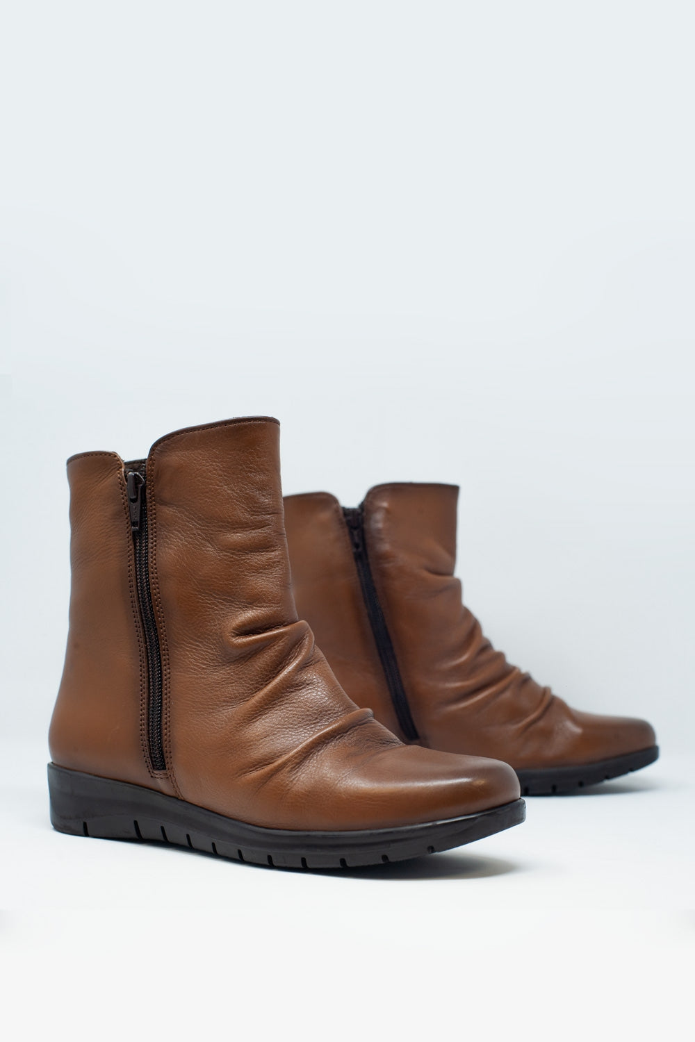 Botines planos de cuero en marron
