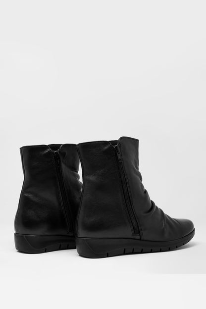 Botines planos de cuero
