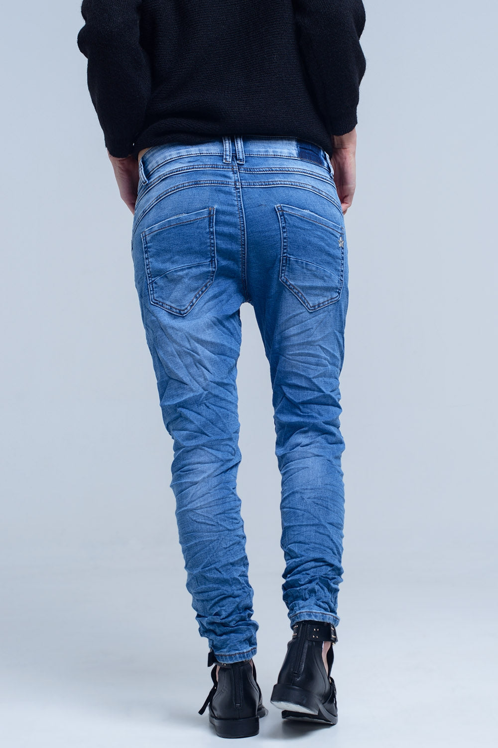 Boyfriend jean con detalle de bolsillo con cremallera