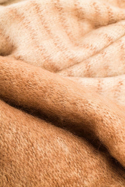 Bufanda de rayas con flecos en beige