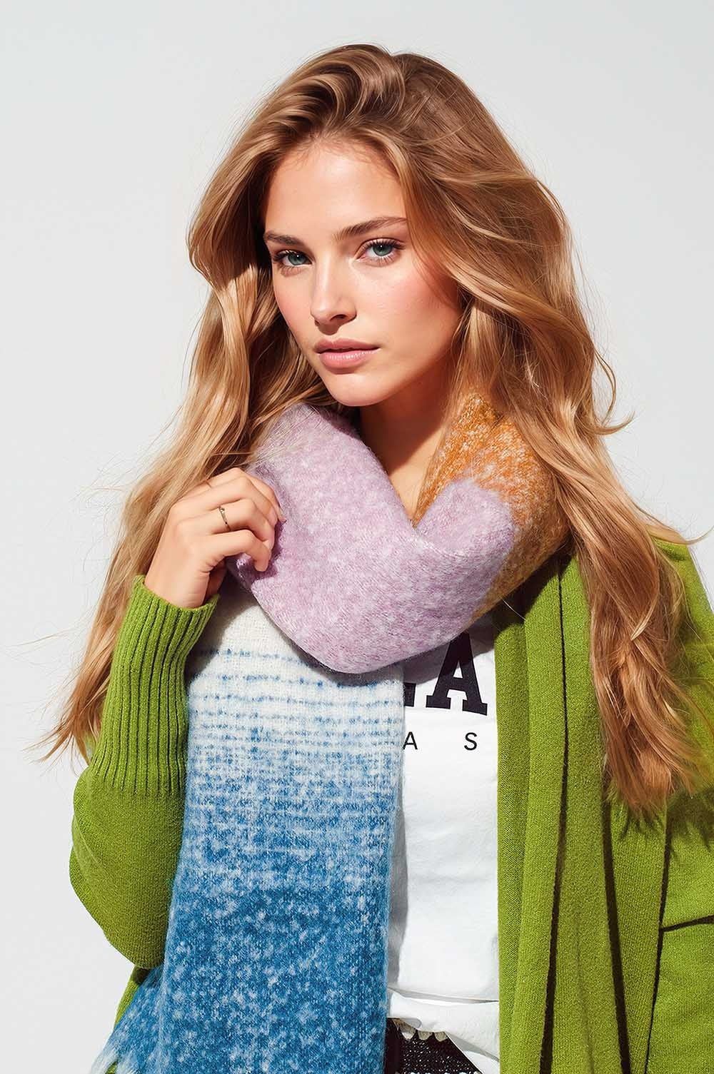 Bufanda Mullticolores Chunly Knit en rayas multicolor en verdes y azules