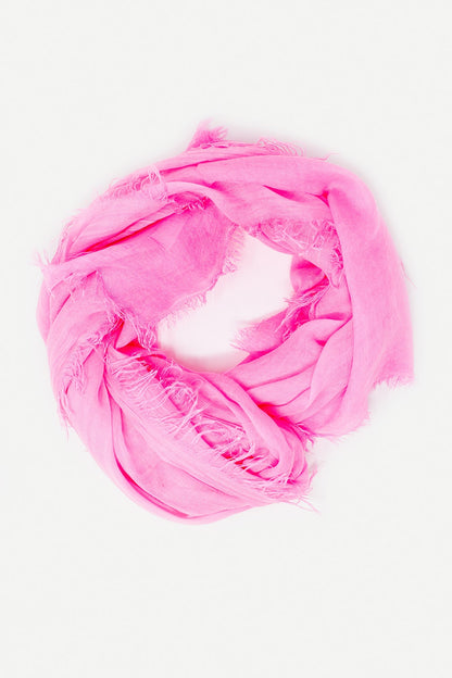 Bufanda rosa cuadrada de tejido ligero
