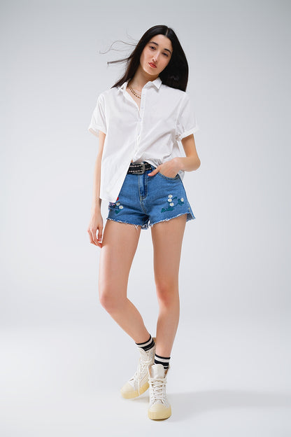 Camisa abotonada de manga corta en blanco