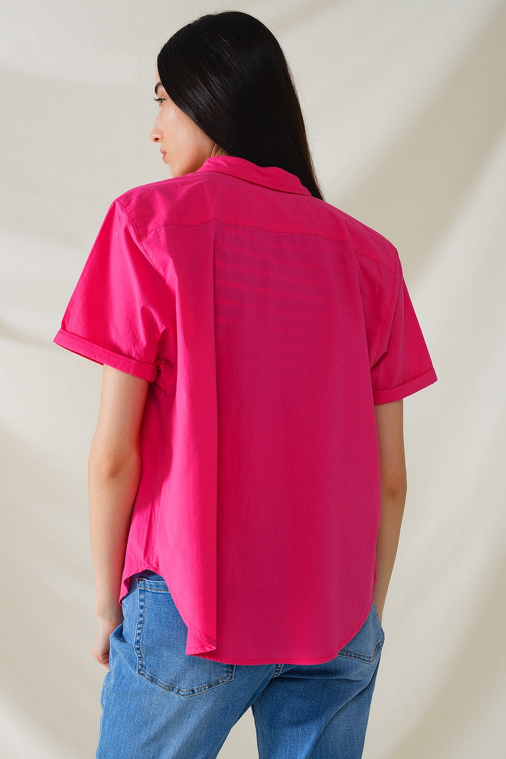 Camisa abotonada de manga corta en fucsia