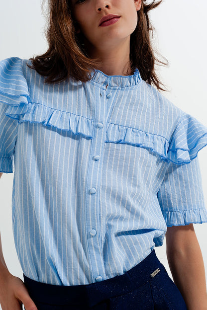 Camisa azul con detalle de volantes