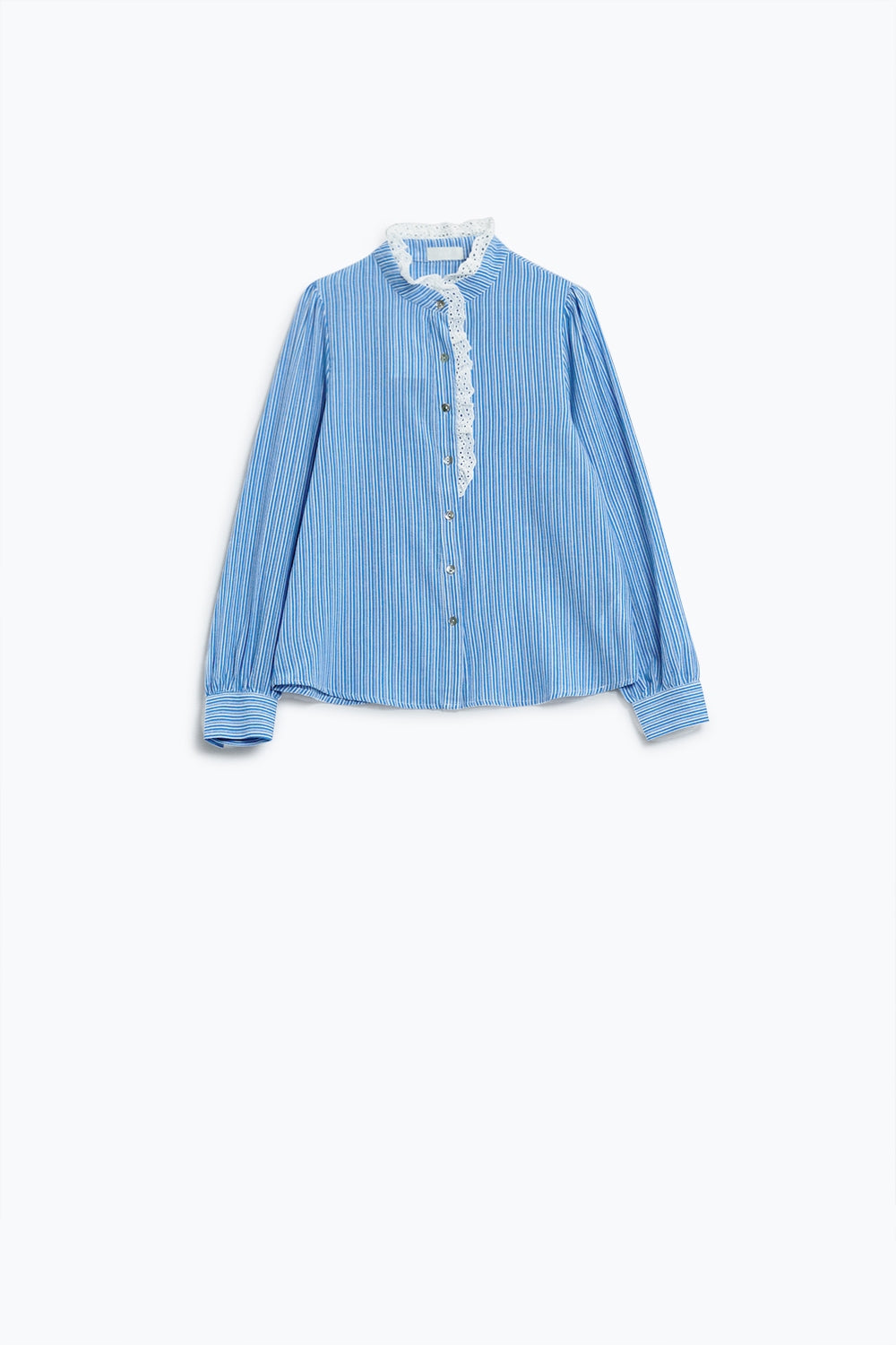 Camisa Azul Con Rayas Verticales Blancas Con Detalle De Encaje