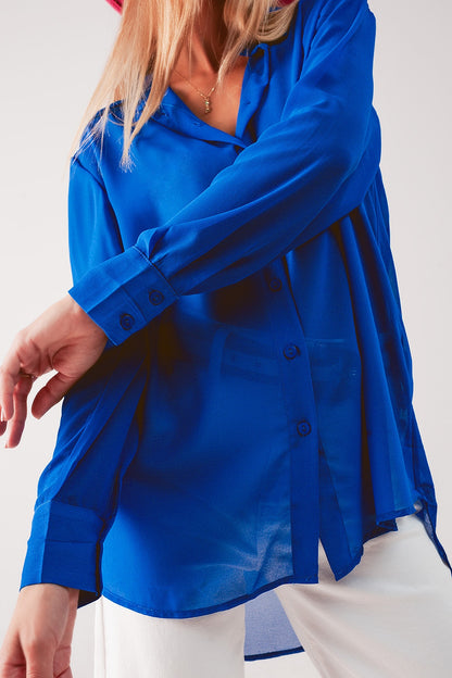 Camisa azul de chifón transparente