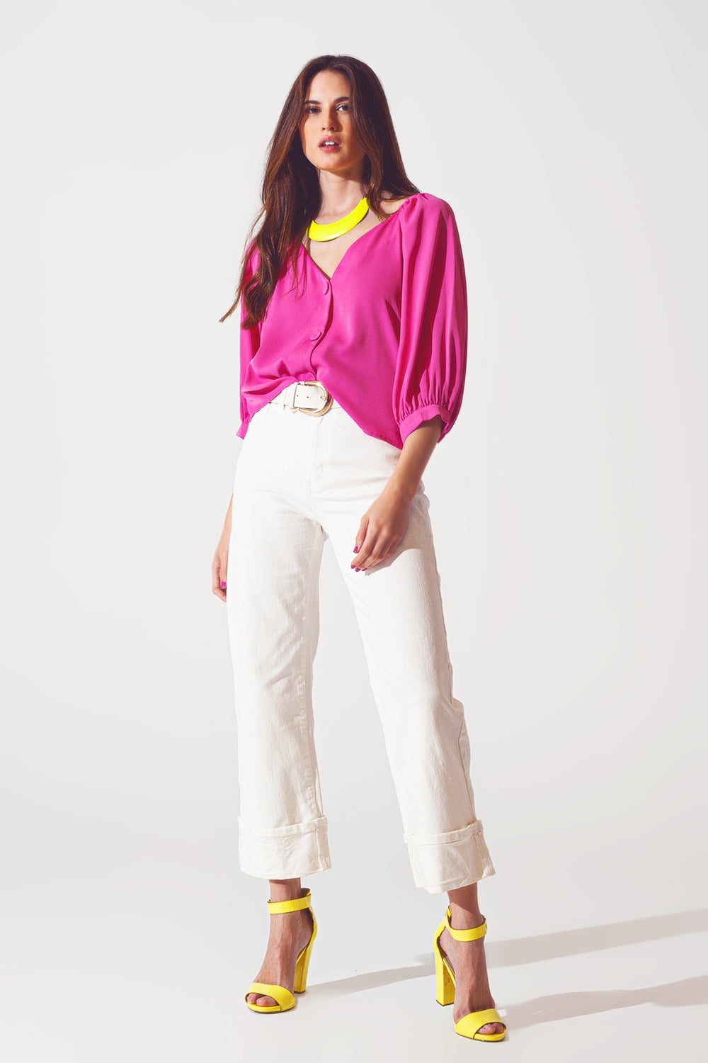 Camisa color fucsia abotonada con parte delantera de satén