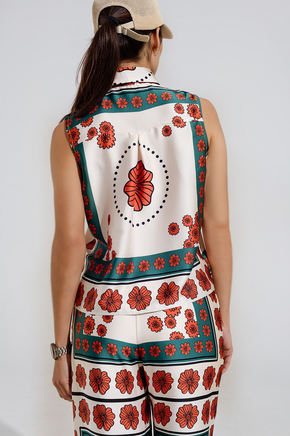 Camisa Crema Sin Mangas Con Diseño Floral