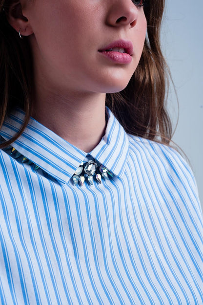 Camisa cropped de rayas en azul