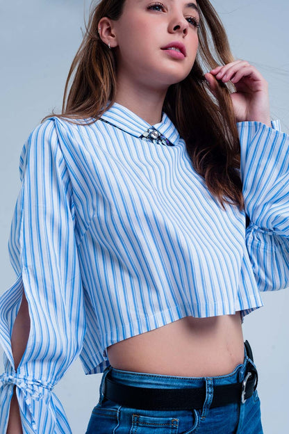 Camisa cropped de rayas en azul