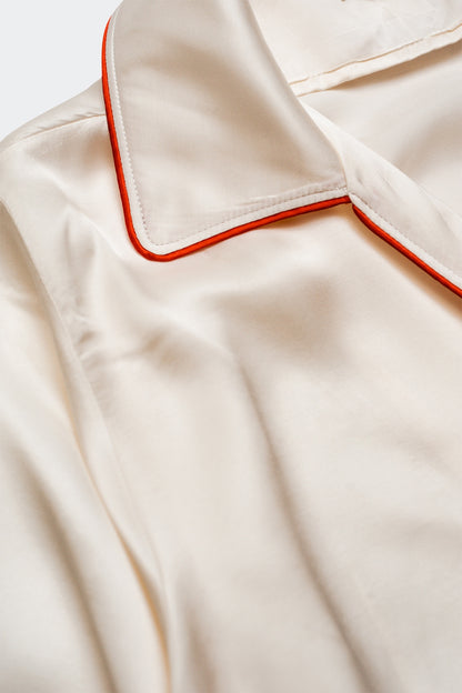 Camisa cruzada de satén en color crema