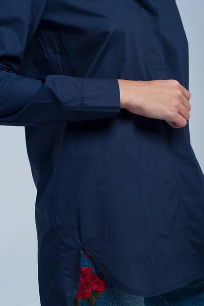 Camisa de color azul oscuro