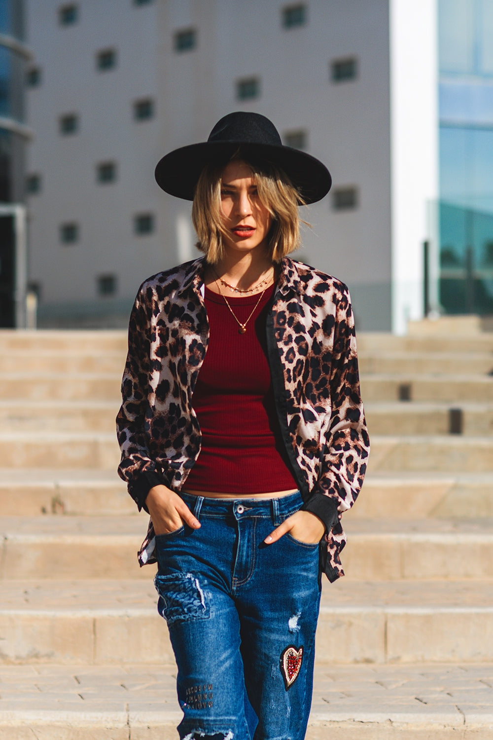 camisa de leopardo con detalle de raso negro