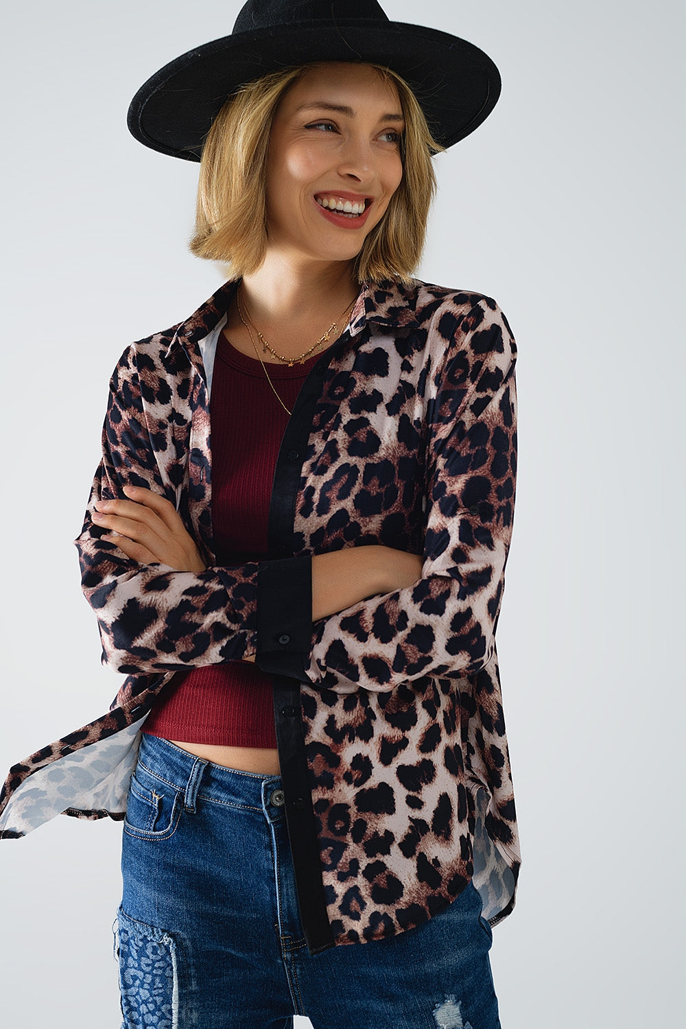 camisa de leopardo con detalle de raso negro