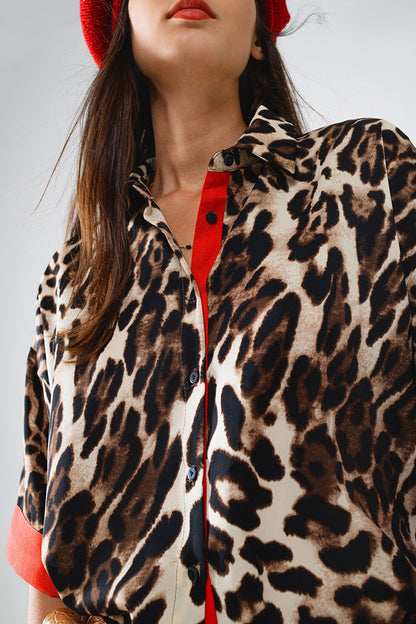 Camisa de leopardo de manga 3/4 con detalles rojos
