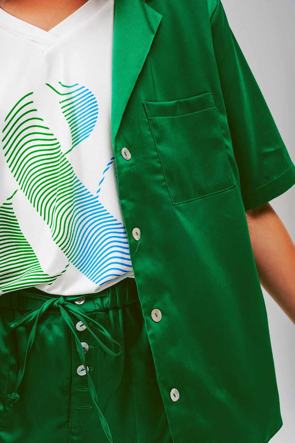 Camisa de manga corta de satén en verde