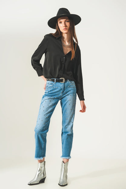 Camisa de saten en negro y cuello de pico