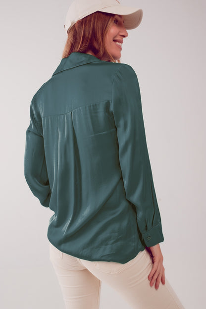 Camisa de satén en verde