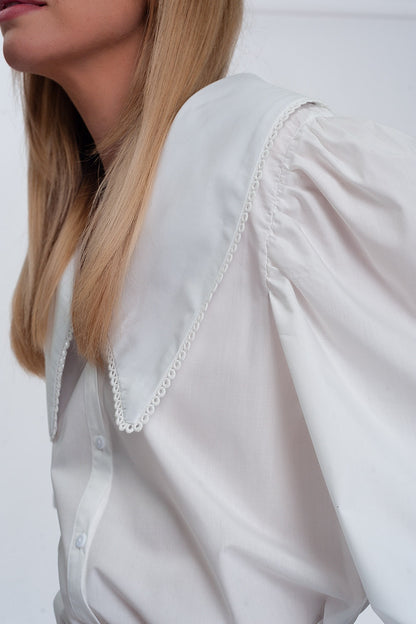 Camisa en blanco con cuello extragrande