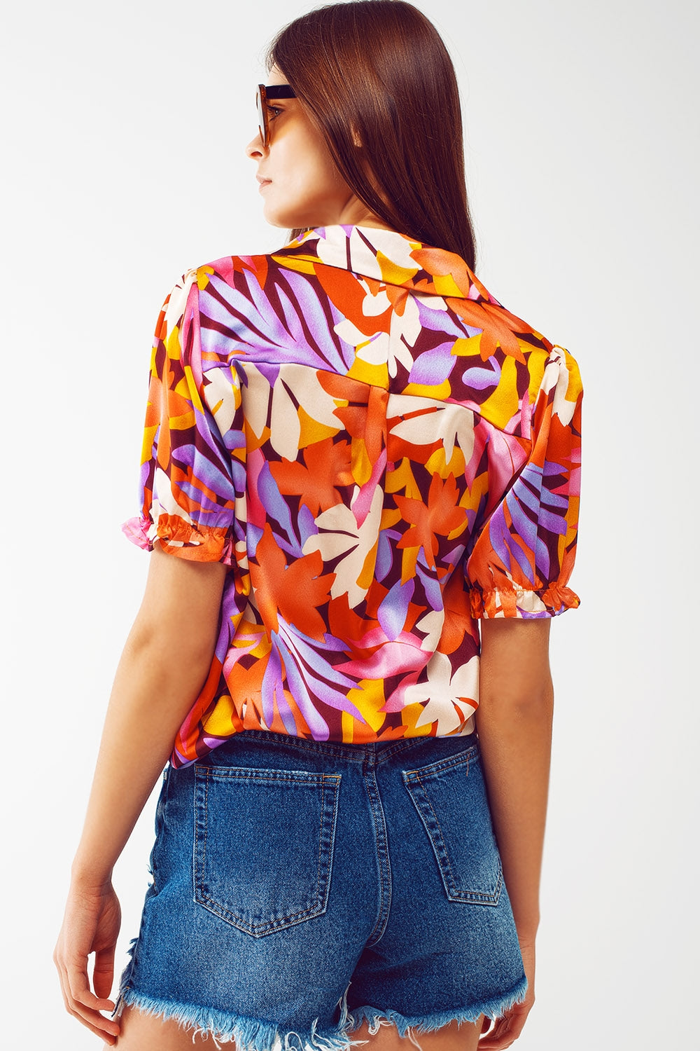 Camisa estampada de flores con mangas elásticas en multicolor