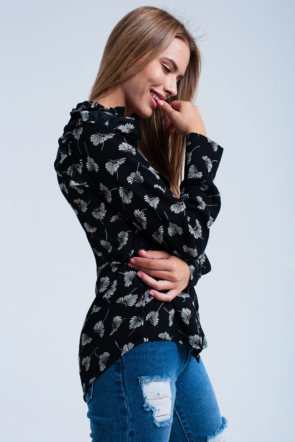Q2 Camisa estampado floral negra