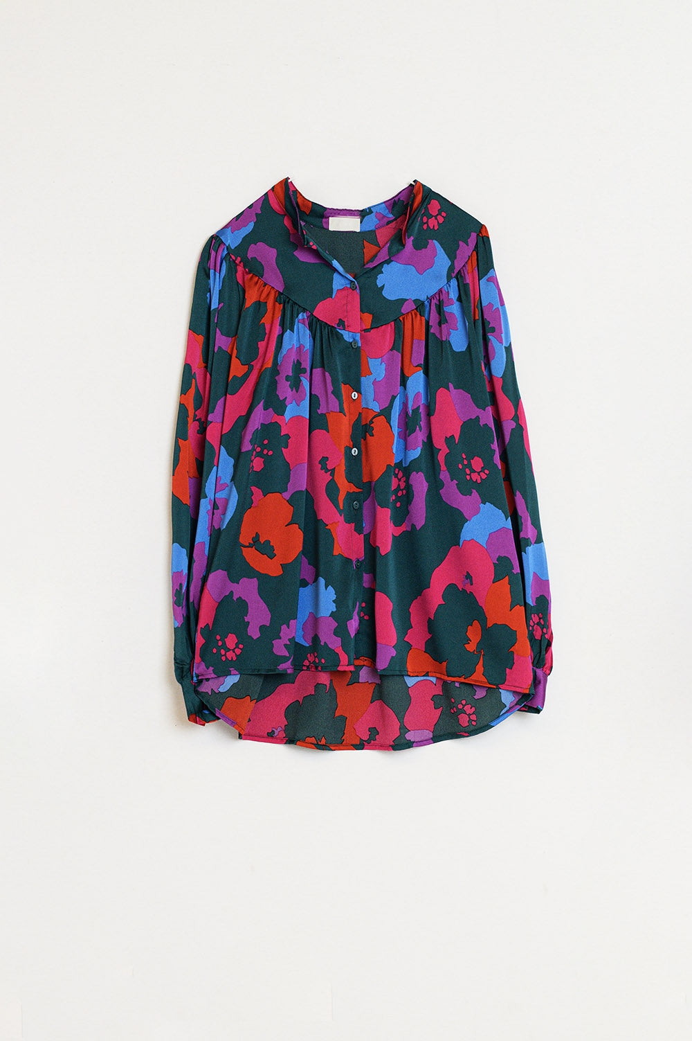 Q2 Camisa extragrande con detalles fruncidos en estampado floral colorido