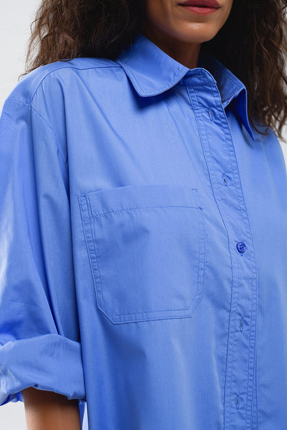 Camisa extragrande de talle alto y bajo en azul