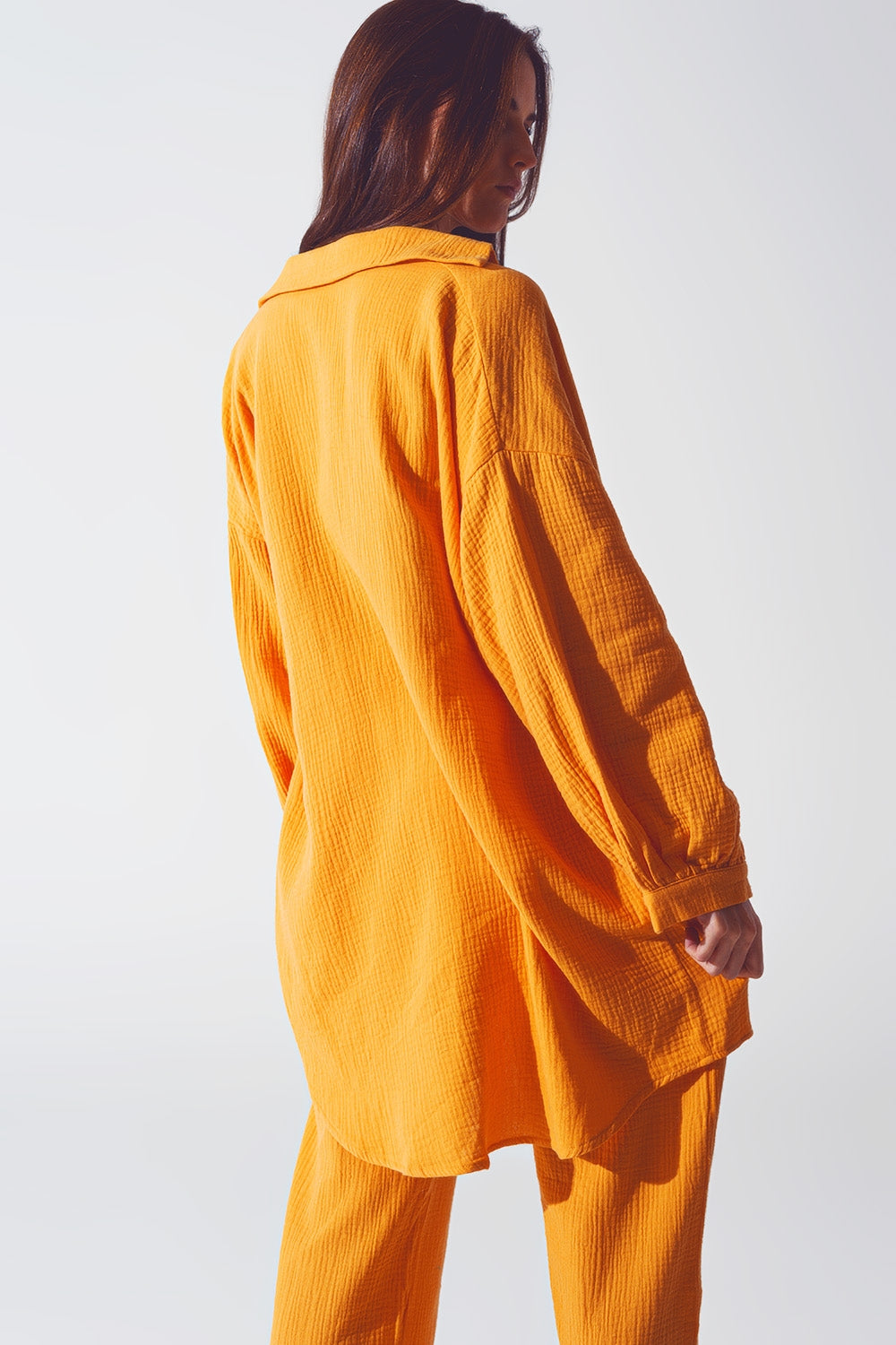 Camisa holgada con textura en naranja