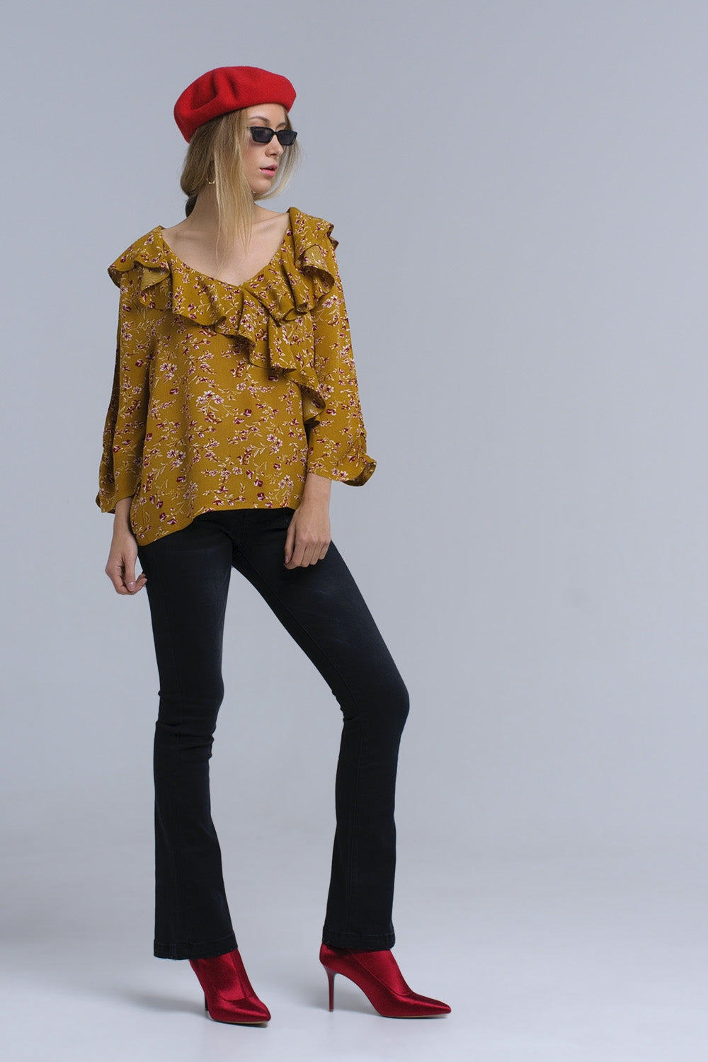 Camisa mostaza con volantes cruzados