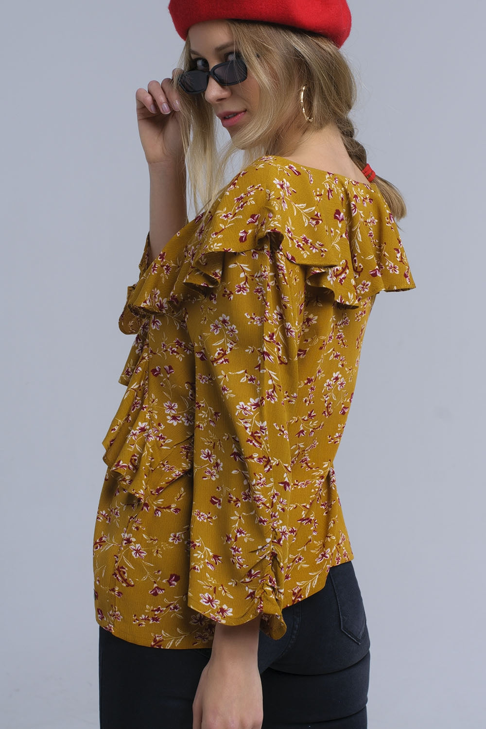 Camisa mostaza con volantes cruzados
