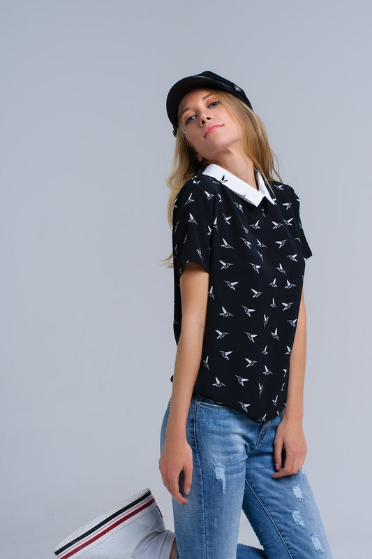 Q2 Camisa negra con pájaros estampados blancos