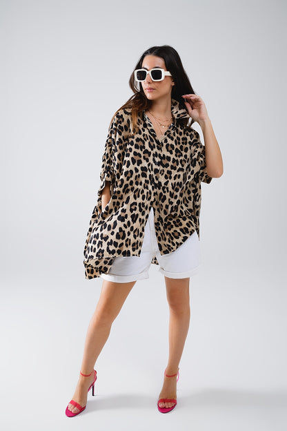 Camisa oversize con estampado de leopardo y mangas 3/4