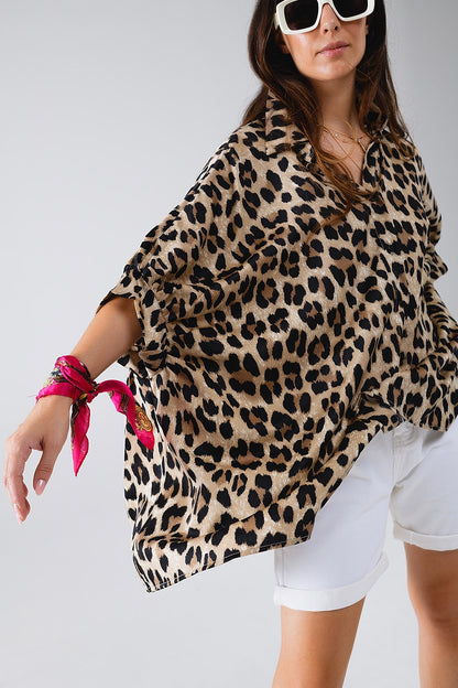 Camisa oversize con estampado de leopardo y mangas 3/4