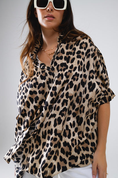 Camisa oversize con estampado de leopardo y mangas 3/4