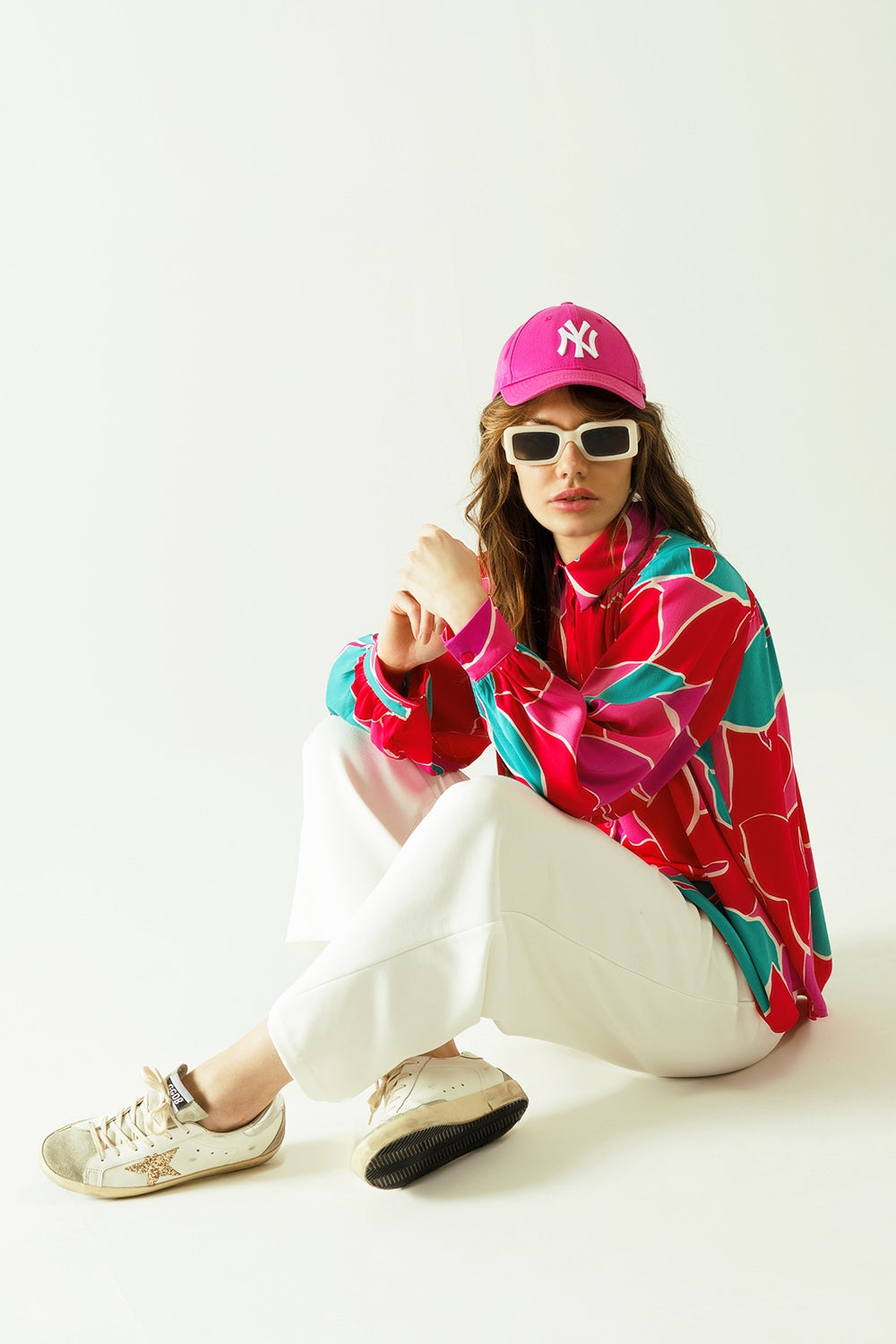 Camisa oversize con motivos florales y cierre de botones