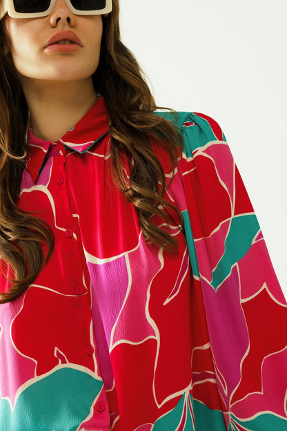 Camisa oversize con motivos florales y cierre de botones