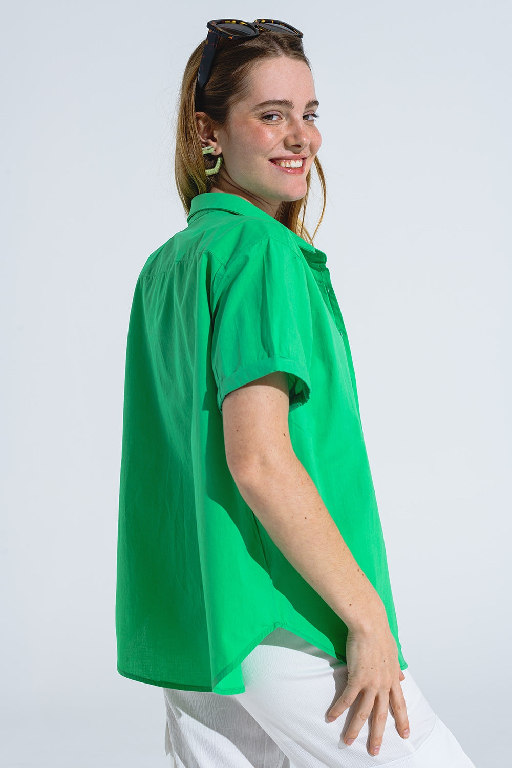 Camisa relajada de manga corta abotonada en verde