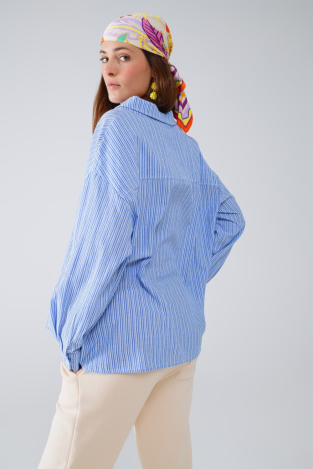 Camisa relajada de rayas finas en azul