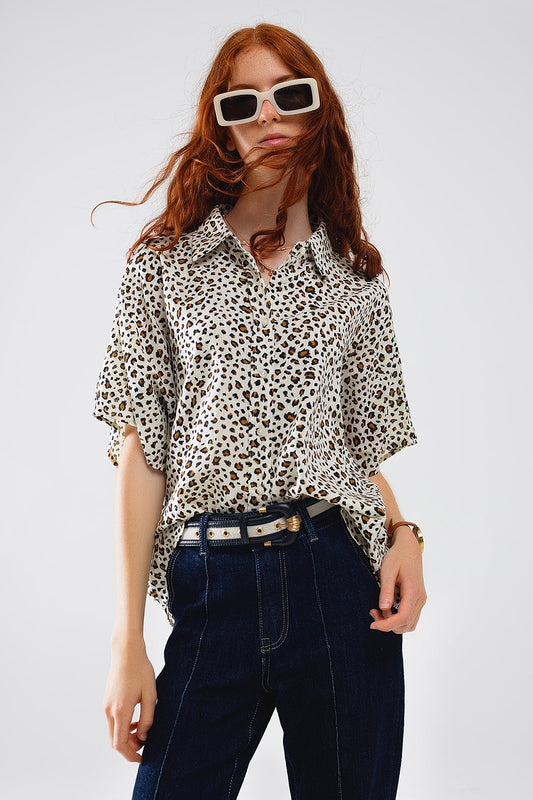 Q2 Camisa relajada oversize de manga corta con estampado de leopardo