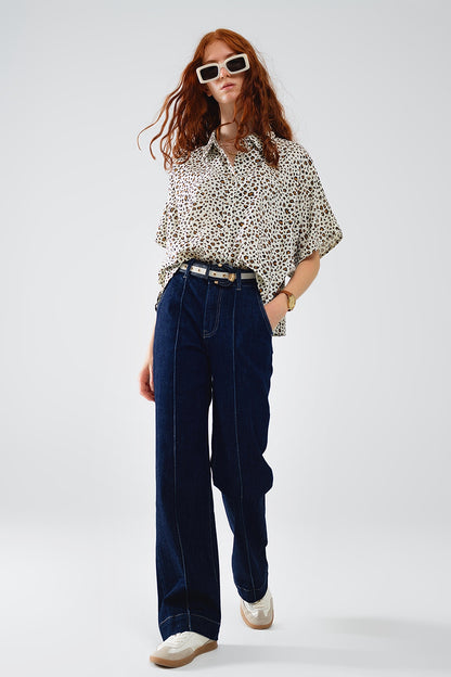 Camisa relajada oversize de manga corta con estampado de leopardo