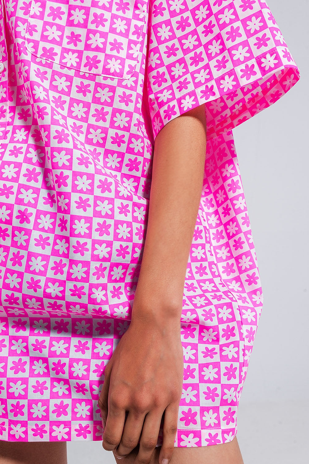 Camisa rosa luminoso extragrande de manga corta