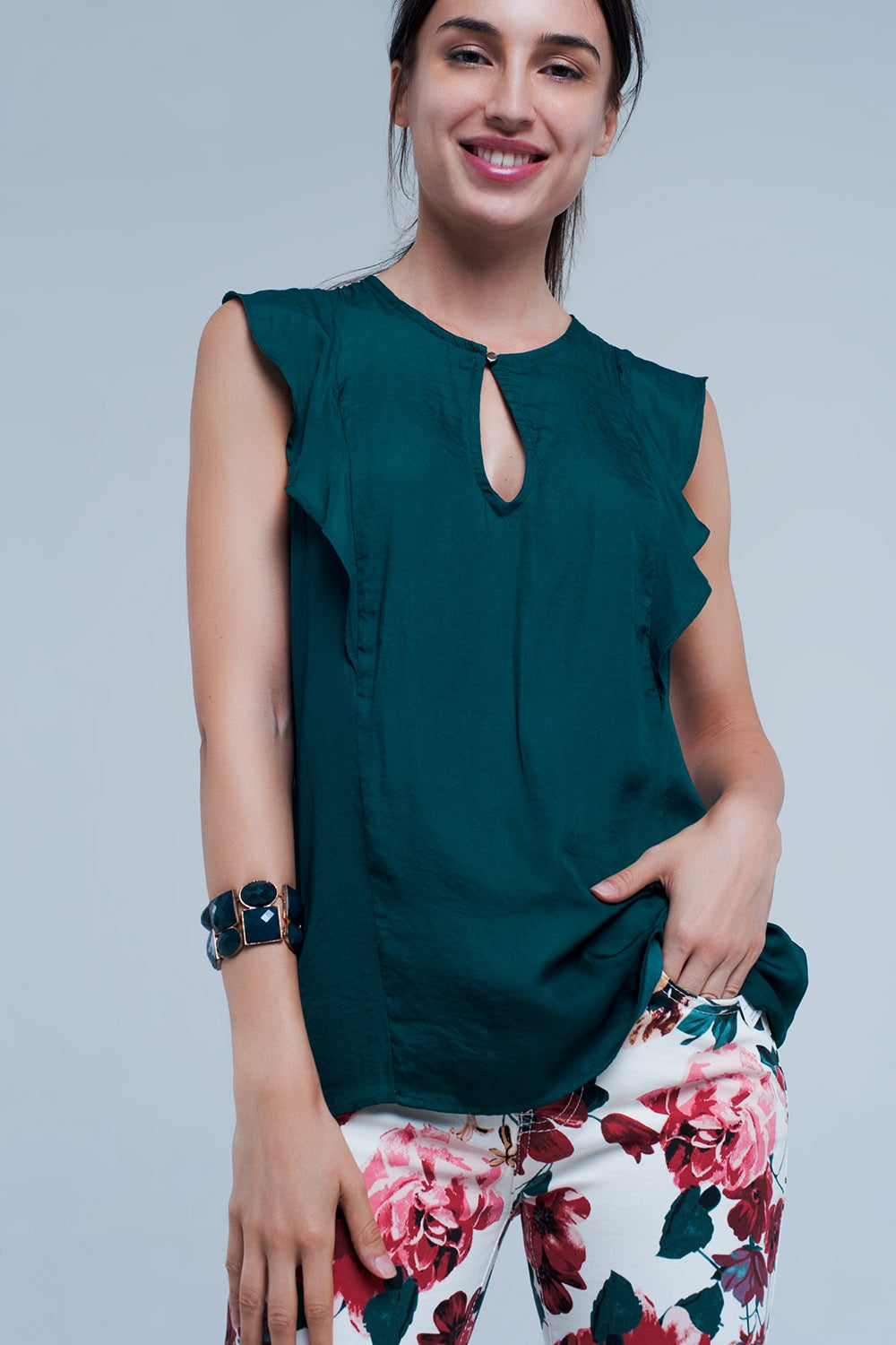 Camisa sin mangas con volantes en verde oscuro