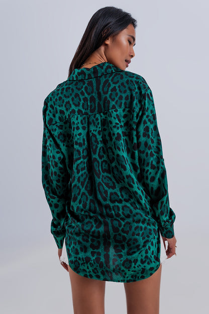 Camisa suave de manga larga verde con estampado de animal