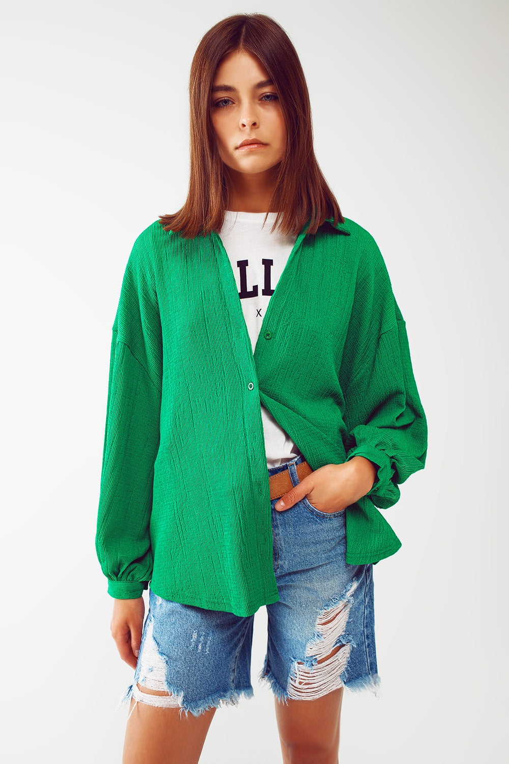 Camisa texturizada con mangas abullonadas en verde