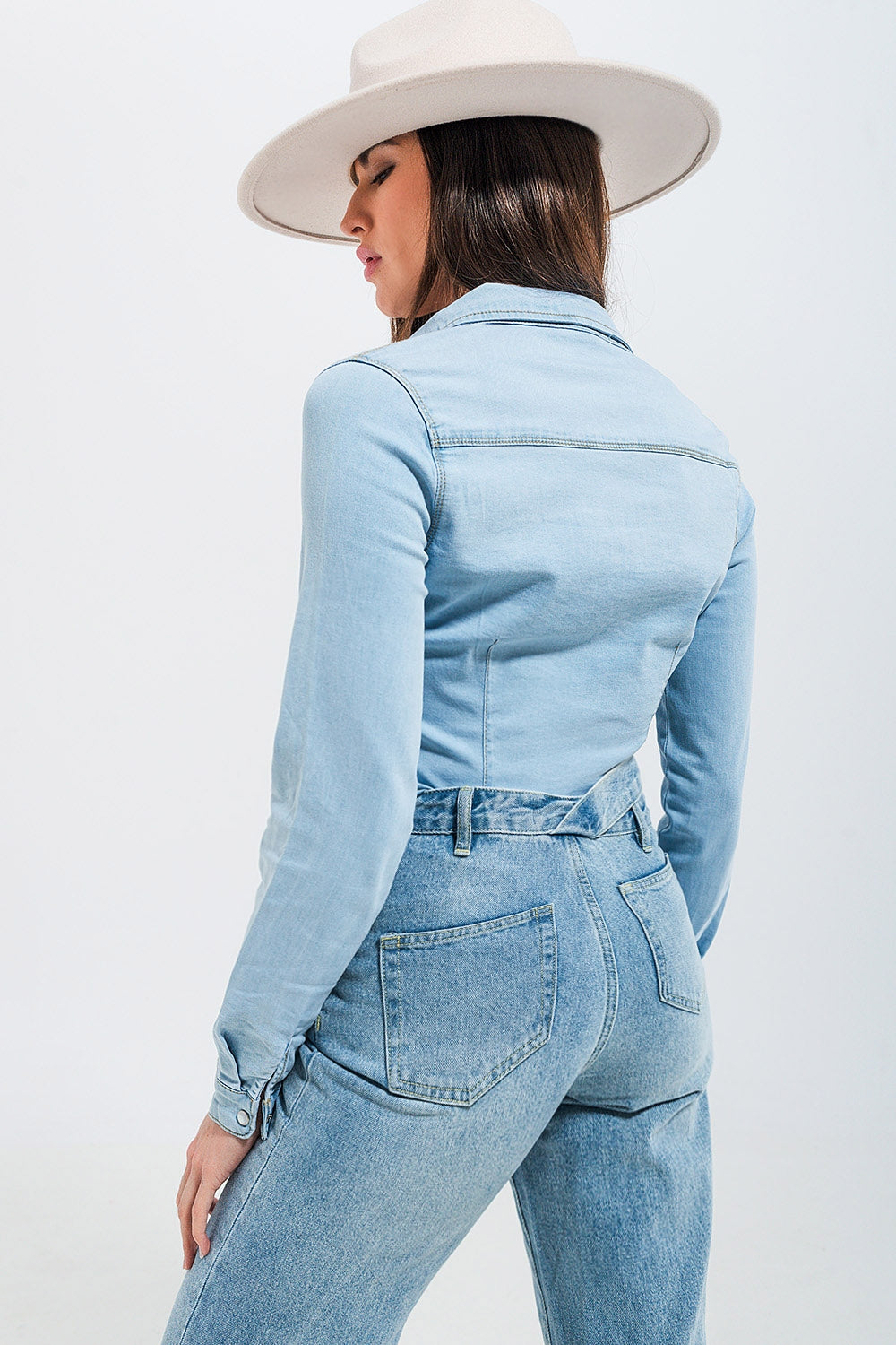 Camisa vaquera estilo western entallada con lavado azul claro