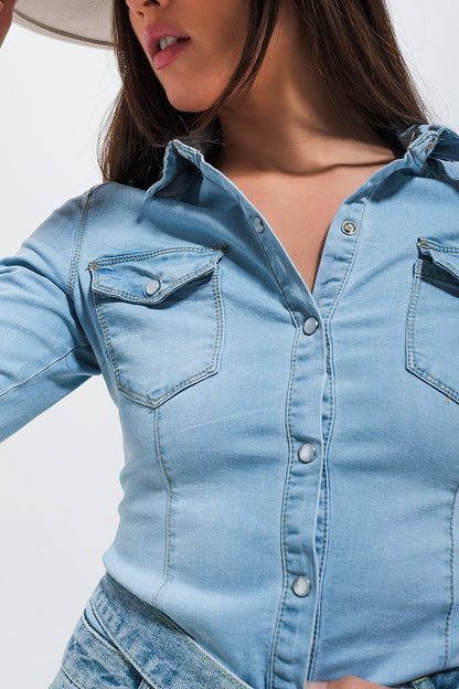 Camisa vaquera estilo western entallada con lavado azul claro